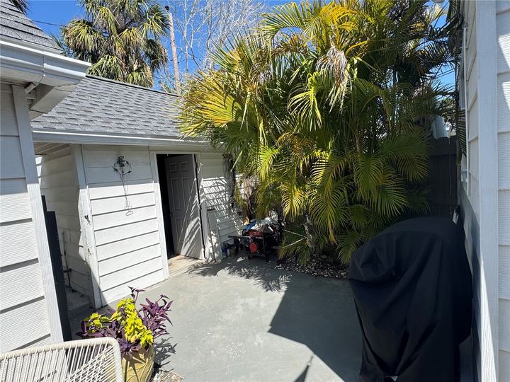 766 Bay Esplanade photo 9