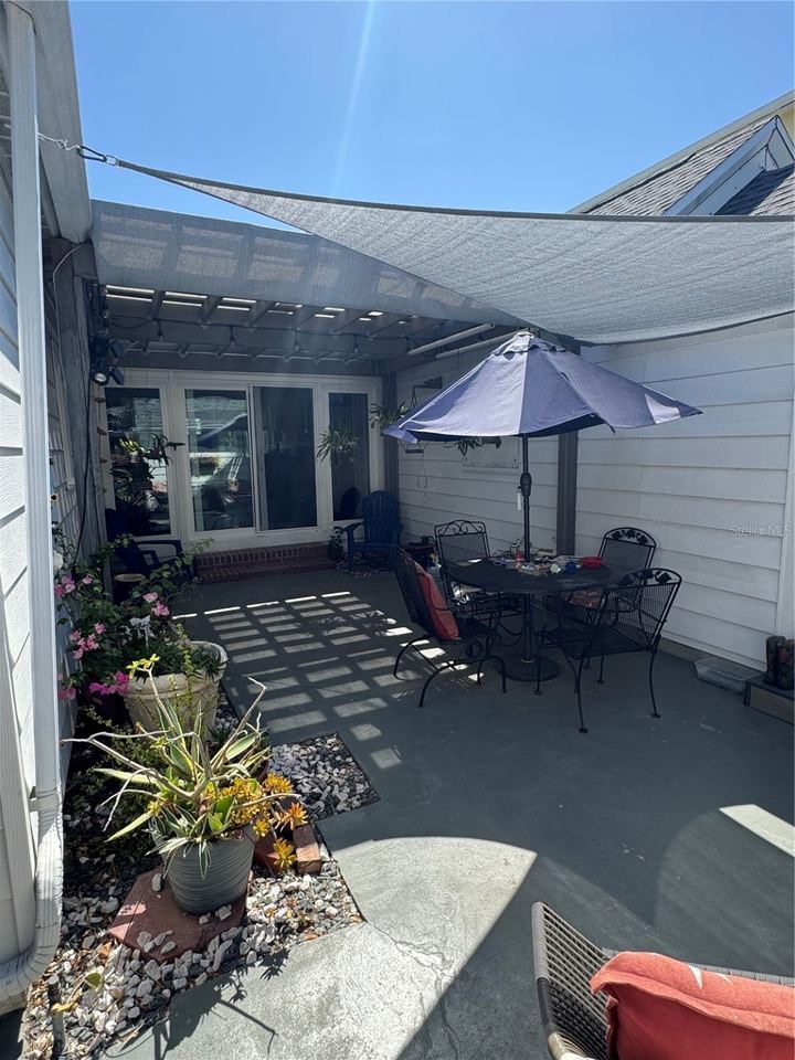766 Bay Esplanade photo 10