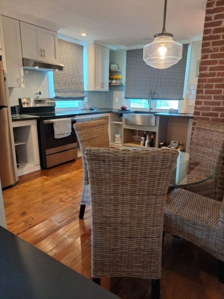 766 Bay Esplanade photo 12