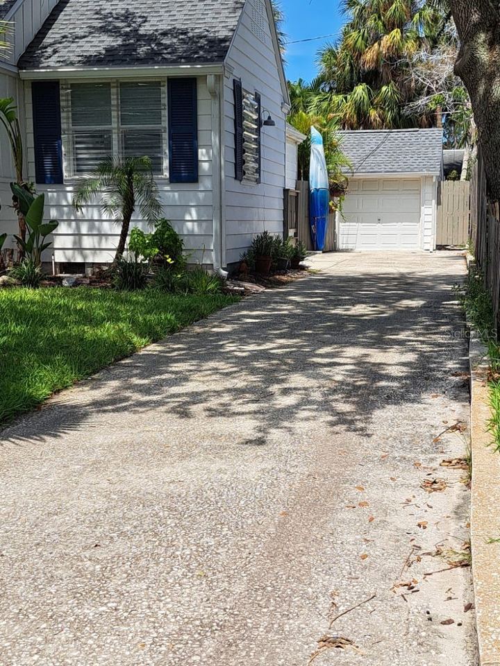 766 Bay Esplanade photo 15