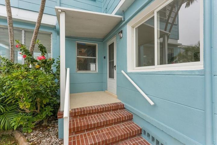 483 E Shore Dr #E2, Clearwater