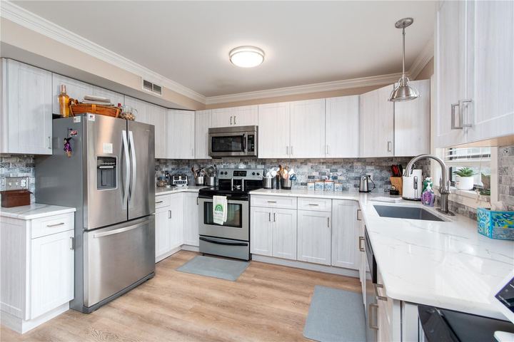 15 Turner St #4 photo 6