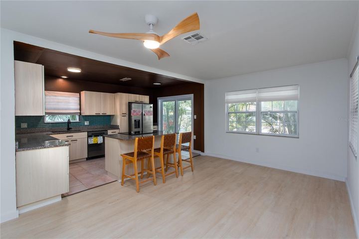 750 Bay Esplanade photo 7