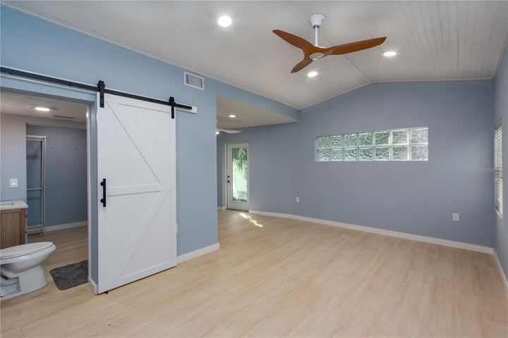 750 Bay Esplanade photo 8
